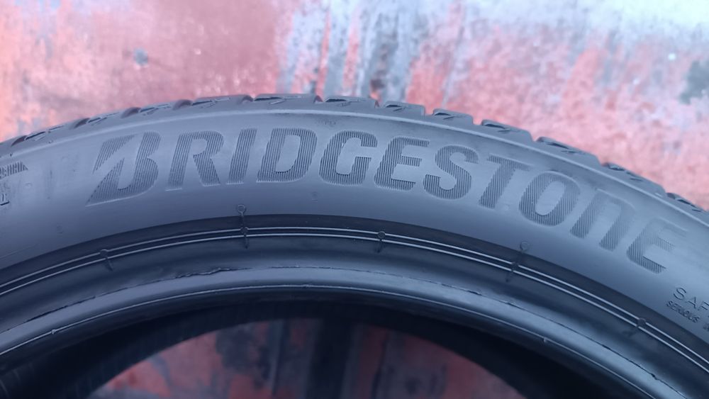 245/40/19 Bridgestone