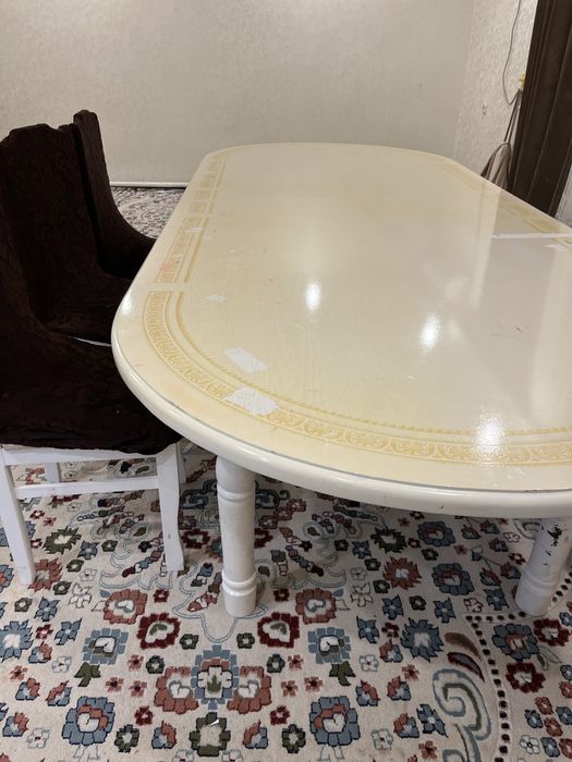 Продам стол 3 м цвет молочный