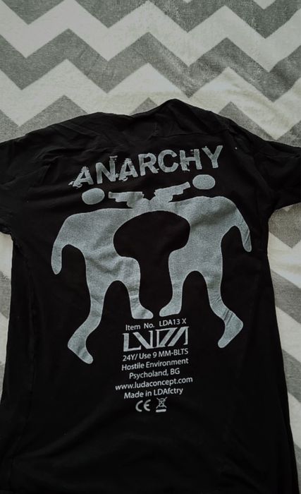 Тениска на марката луда