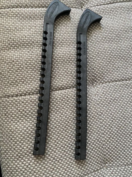 Продам чехлы для коньков