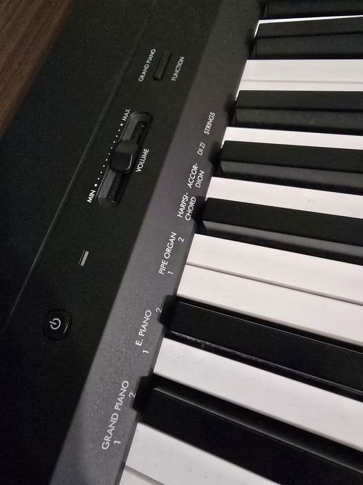 Pian YAMAHA P-145B