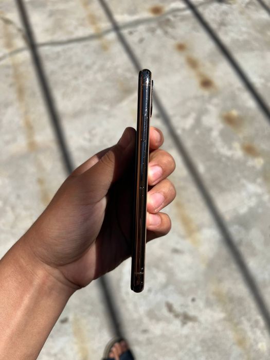 iPhone xs 64gb 77% yomkost