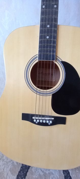 Продам гитару состояние нового