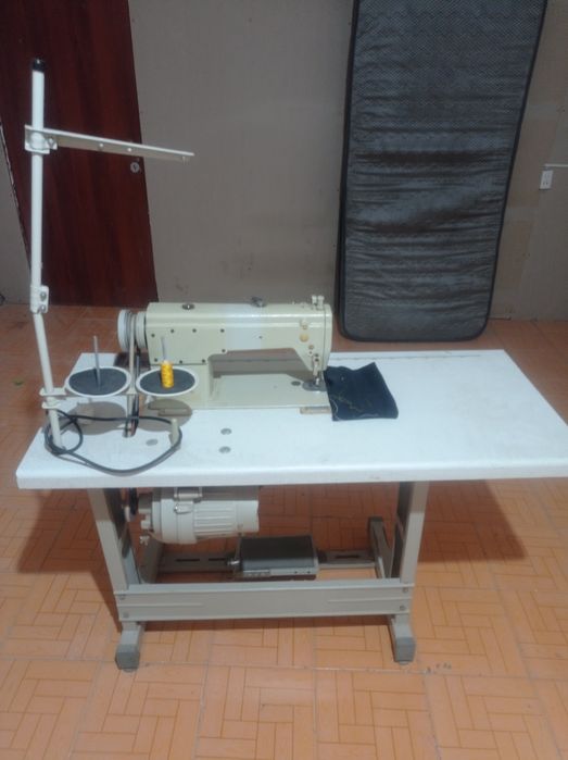 Промышленную машинку б/у