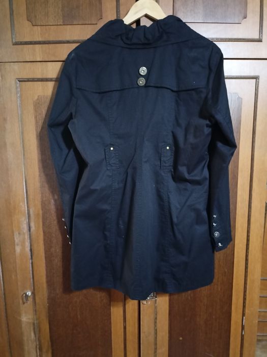 Плащи  2 черные 52 размер