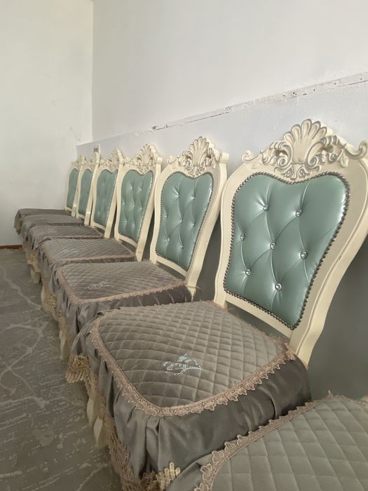 Срочно продам стол и стулья