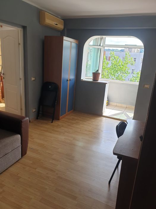 Închiriez  apartament