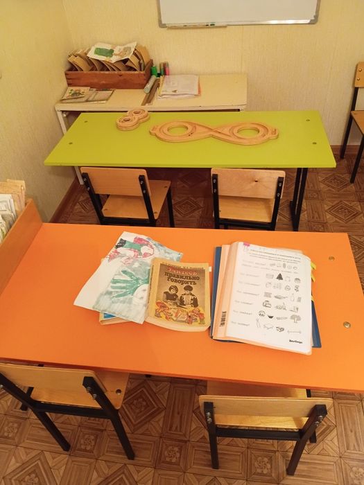 Продам детские столы и стулья
