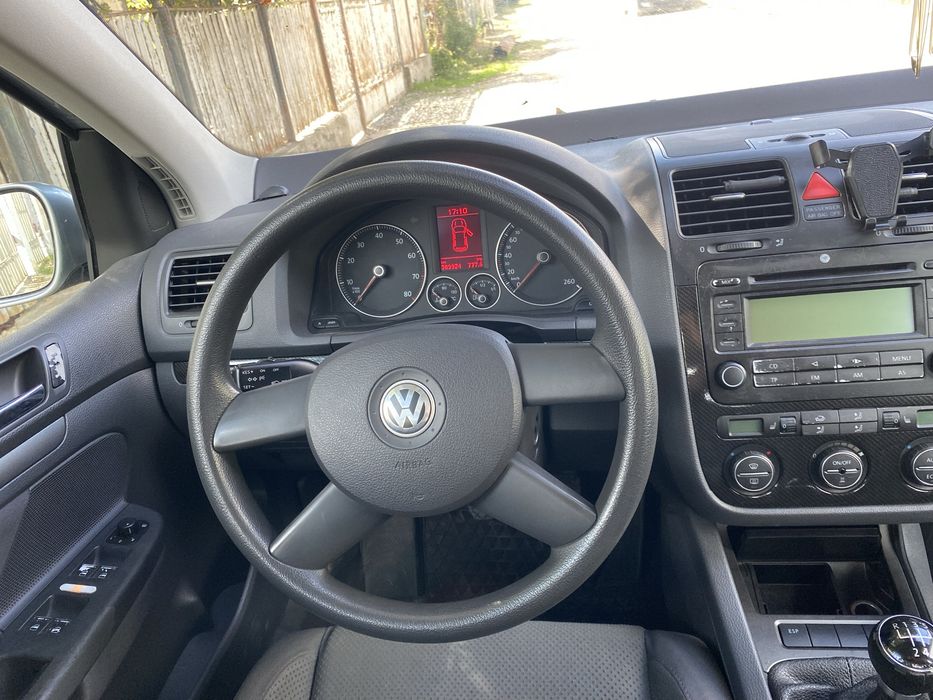 Vând Golf 5 pentru piese