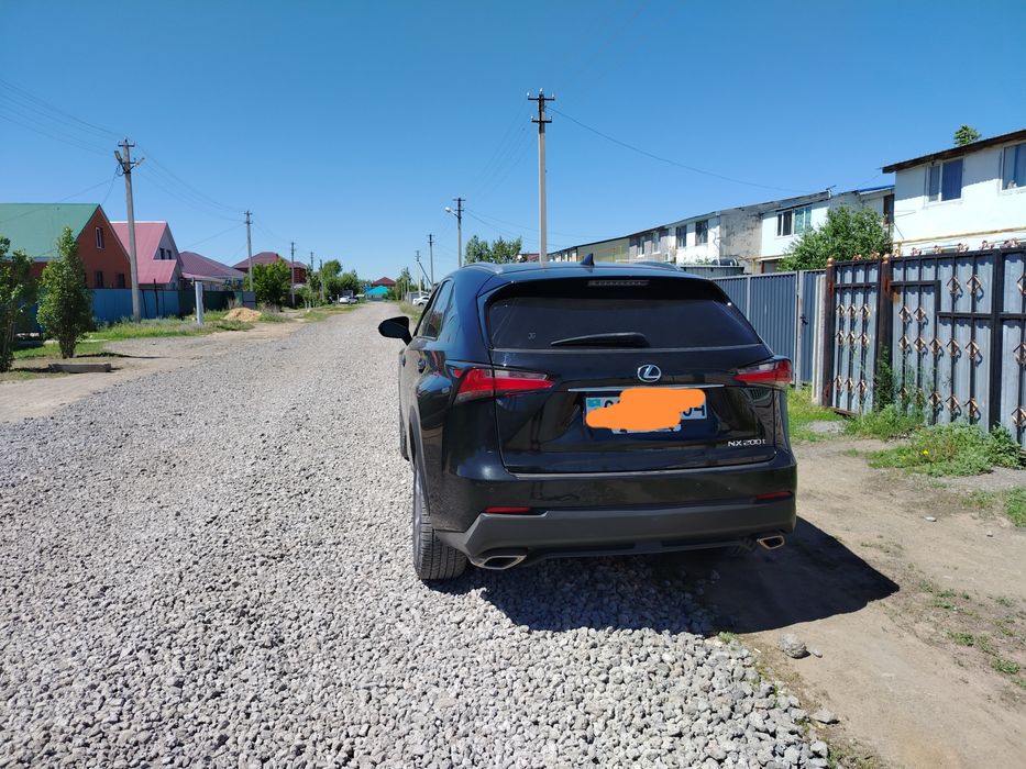 Продам лексус НХ200Т