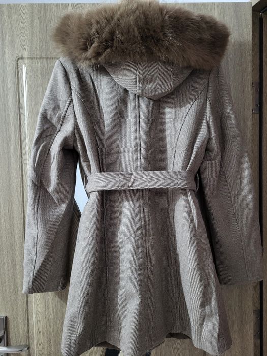 Palton, nepurtat, doar probat