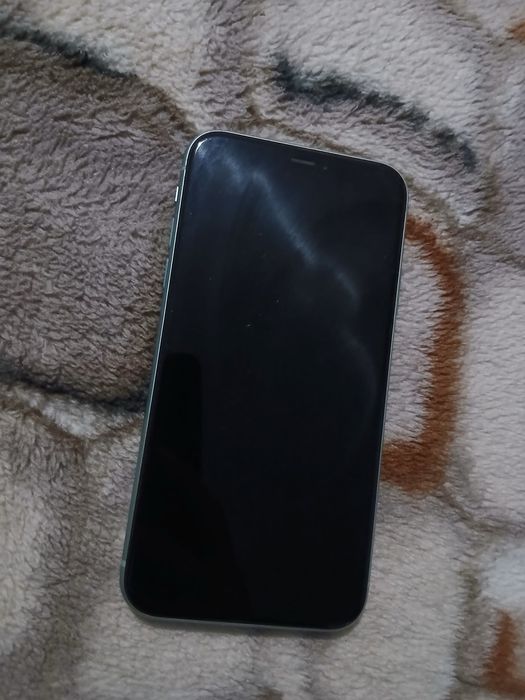 Vând Iphone 11 simplu impecabil
