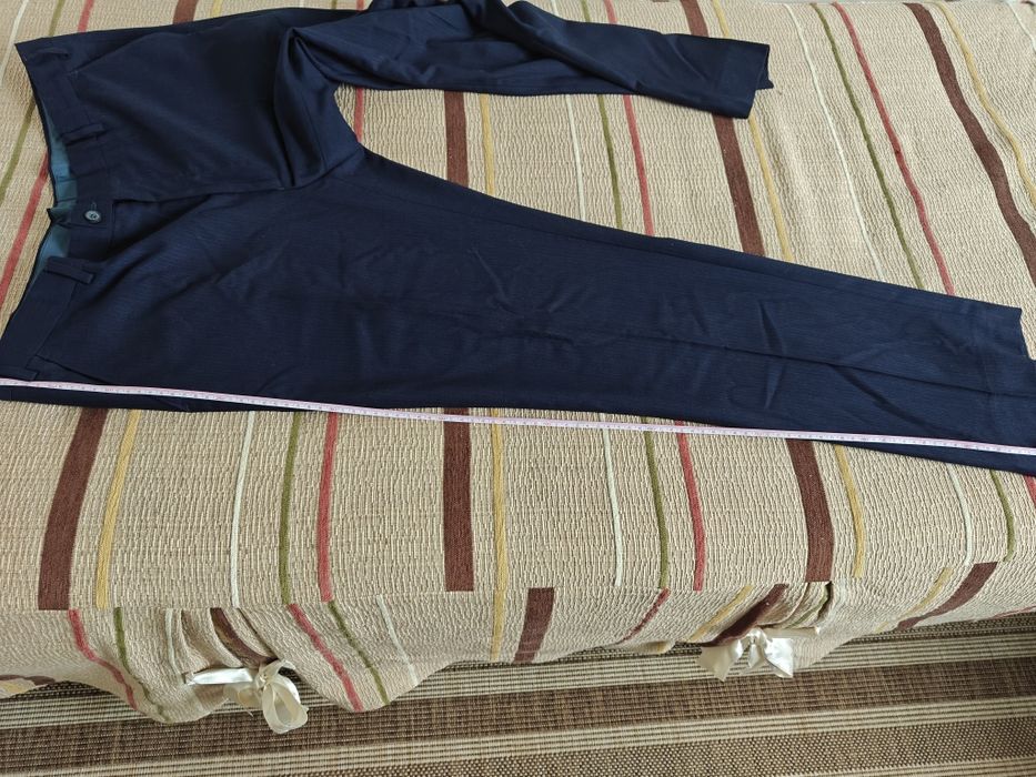 Мъжки костюм сако р-р 56, панталон р-р 58 и риза L, вратовръзка бонус