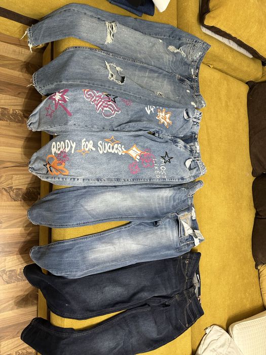 Vand 4 perechi de blugi in stare perfecta