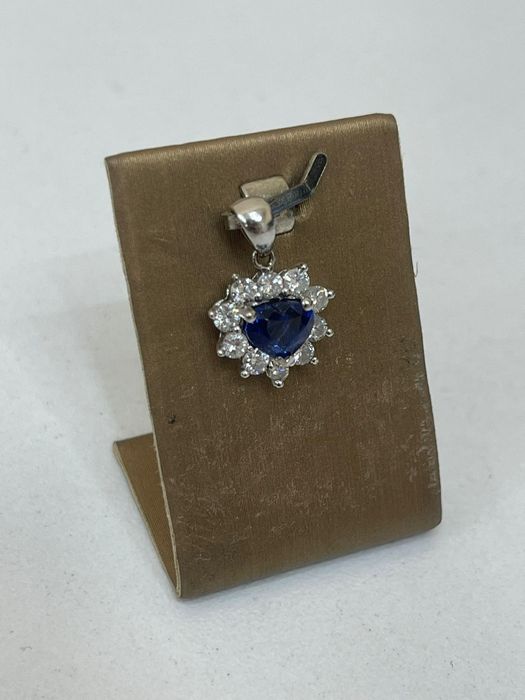 Medalion cu pietre prețioase din aur de 18K Amanet BKG