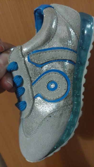 Новые кроссовки 30 размер