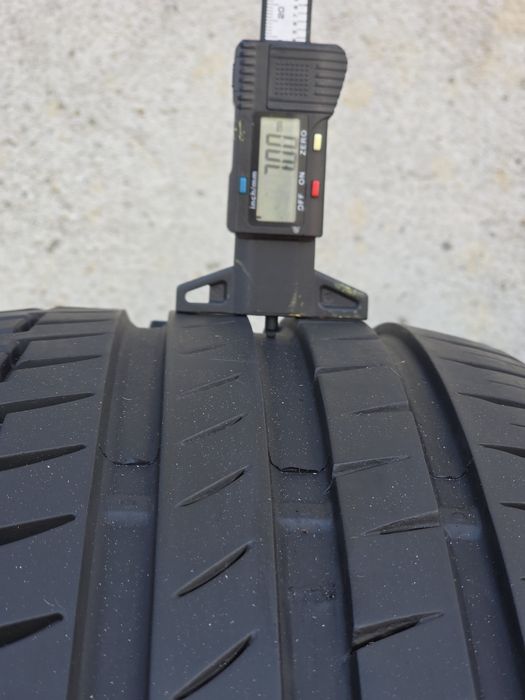 Vand  două anvelope de vara continental  225 45 19  dot 0723