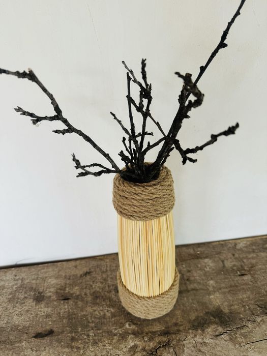 Натурална ваза с бохо дух – стъклена вътрешност!