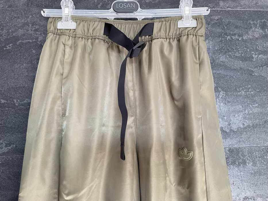 Adidas originals pantaloni evazati culoarea Olive