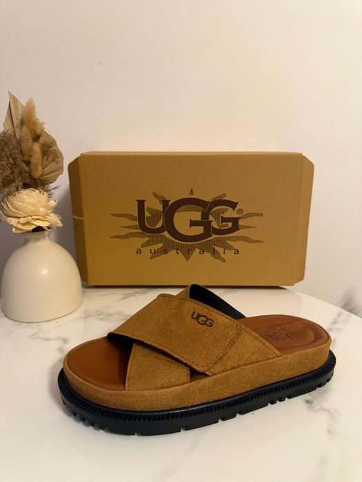 Papuci UGG Goldenstar Maro