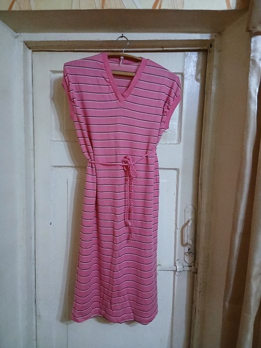 ПродаетсЯ. Платье трикотаж  весна ,лето.