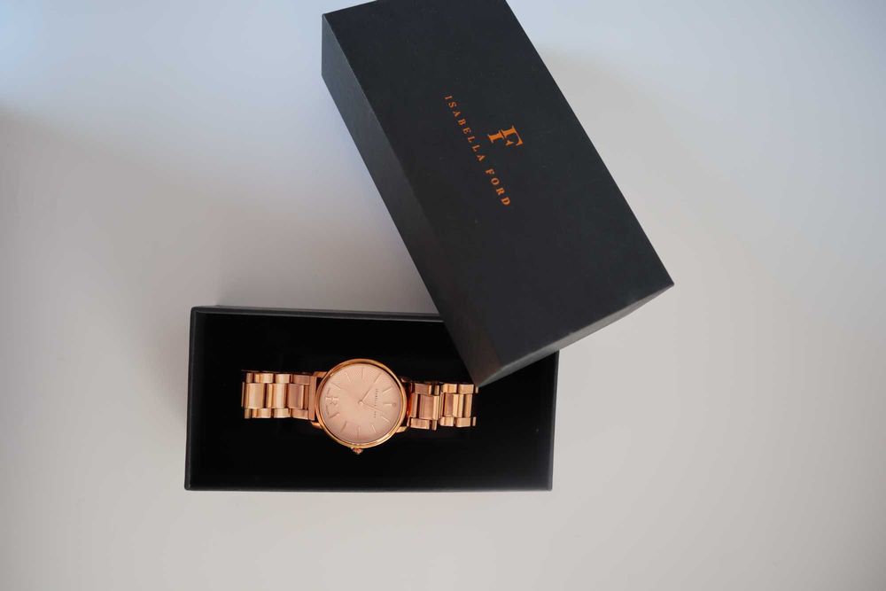 Дамски часовник Isabella Ford,
Иноксов часовник с диамант