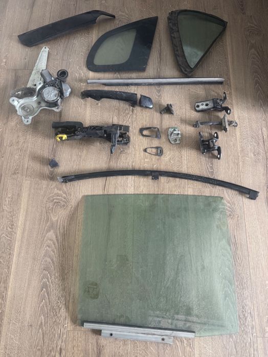 Piese usă spate, geam Lexus ct 200h