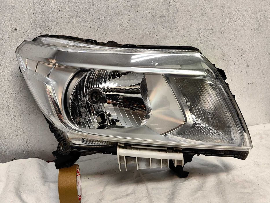 Оригинален фар Нисан Навара  Nissan Navara  2012