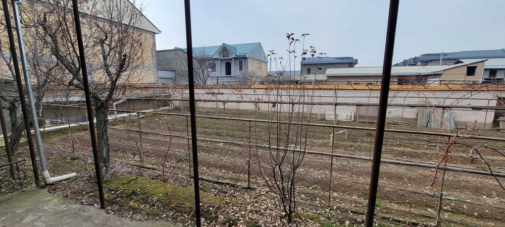 Yer hisobida uy sotiladi. 6 sotix. Zangiota ziyoratgohi yaqinida.