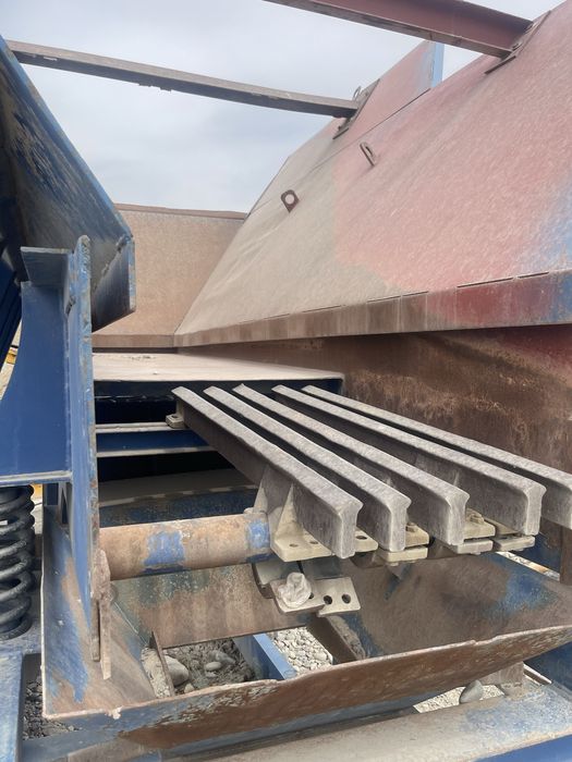 Дробилка щековая 650 * 900 .