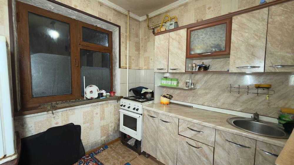 Ватний Мерос магазини 1 қаватда 1 хонали квартира сотилади. ID: 1763