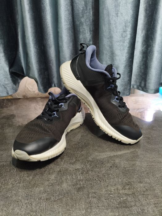 Продам оригинальные кроссовки Lining Shadow Essential