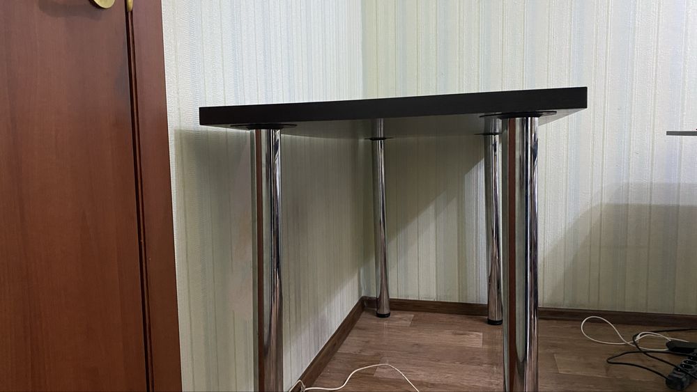 Продам компьютерный стол