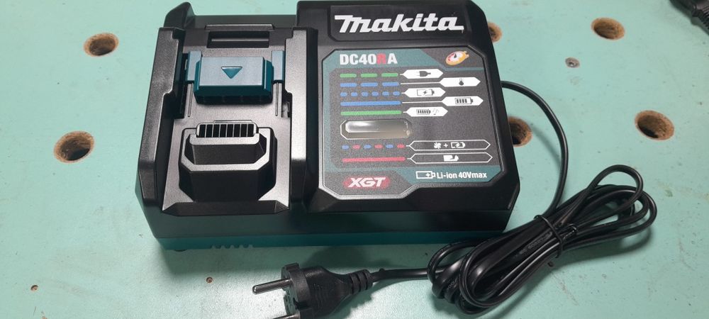 Зарядное устройство MAKITA DC40RA