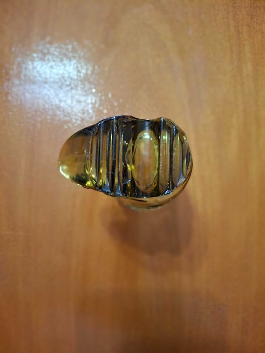 Продам хрустальные жёлтые рюмки