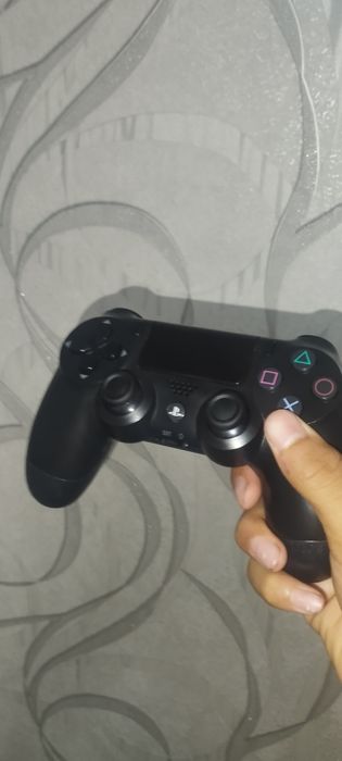 Срочно продам 2 геймпада dualshock 4