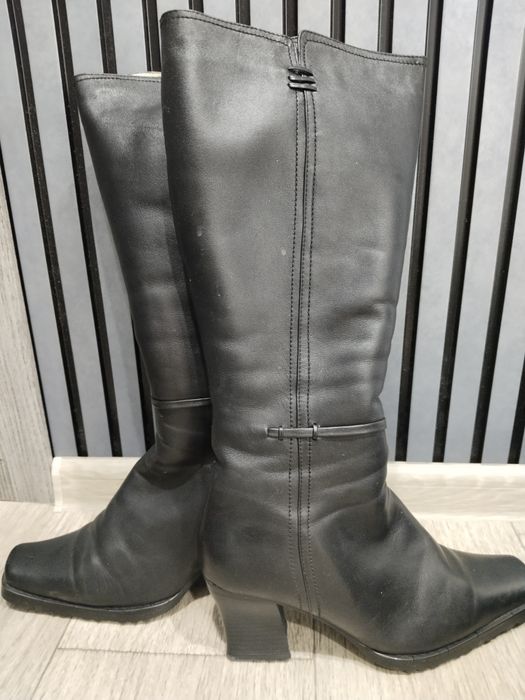 Продам замшевые ботфорты, и кожаные натуральные зимние сапоги.