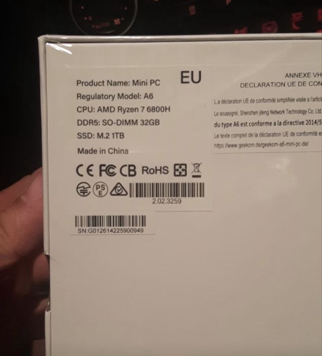 Mini Pc GEEKOM A6 Ryzen 7 6800H 32GB RAM 1TB  sigilat