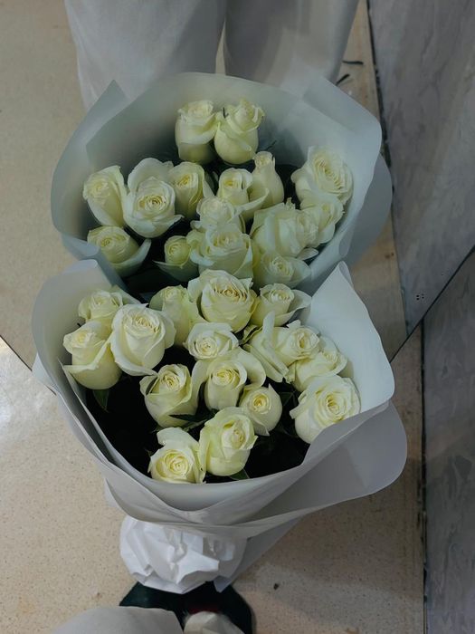 Букет белые розы 15шт
