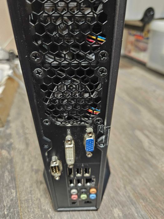 Продавам мини компютър Acer Veriton L670G