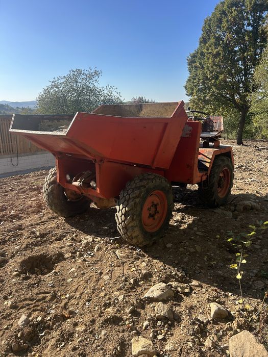 Dumper 4x4 cu benă basculabilă