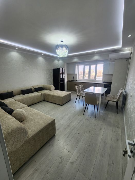 Сдается 2-комнатная квартира переделанная в 3х. Хозяин.Дархан Интелект