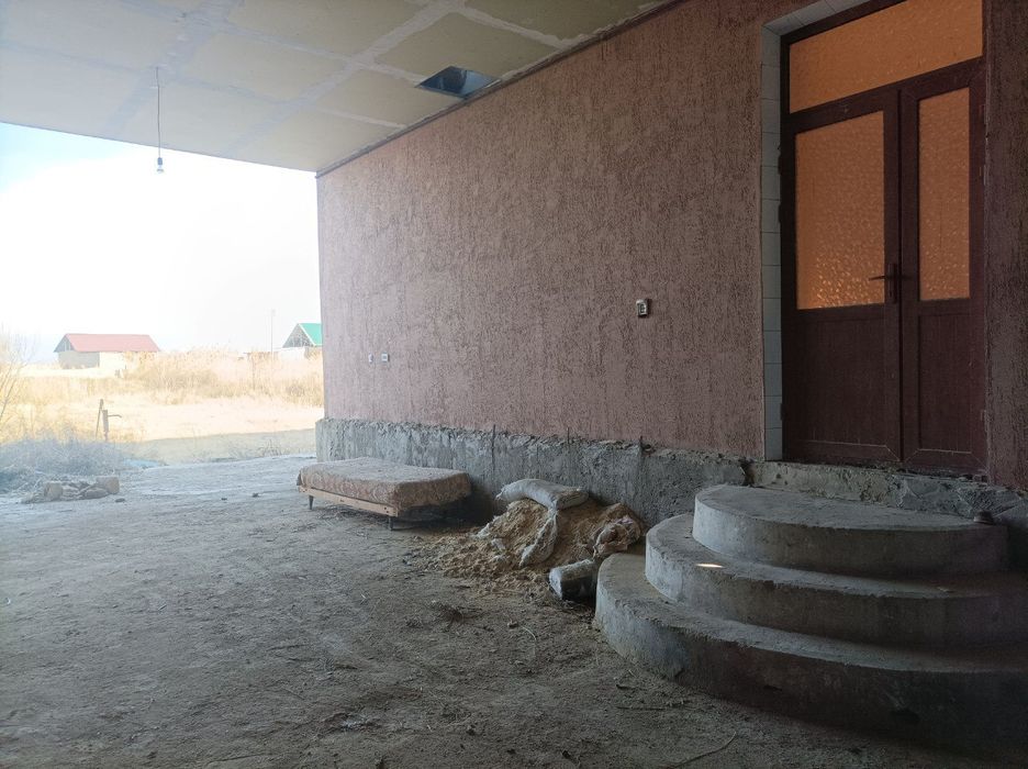 Навоий шахримда ховли сотилади