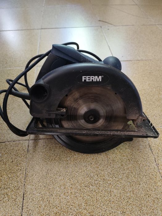 Ръчен циркуляр Ferm