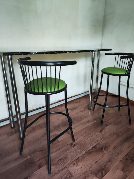 Продам барную стойку со стульями