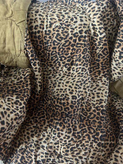 Гладильная доска и одеяла на продажу