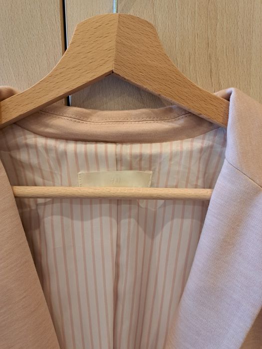 Дамско сако на марката H&M