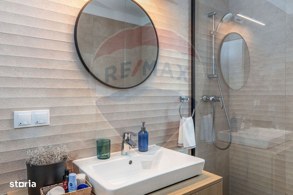 Apartament cu 3 camere de închiriat Pietonala Coresi