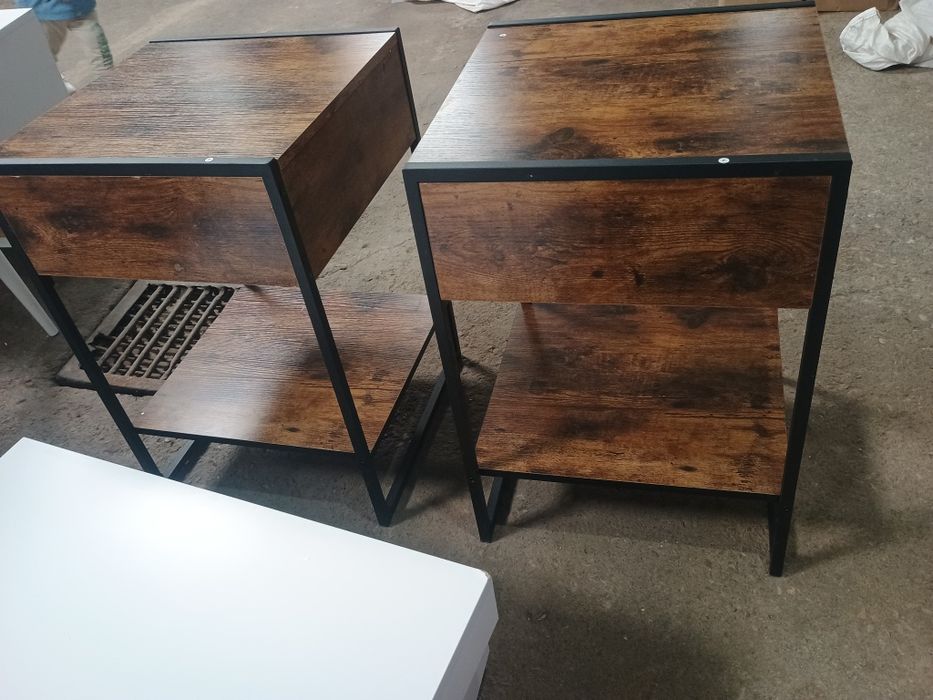 ДВЕ нощни шкафчета с чекмеджета