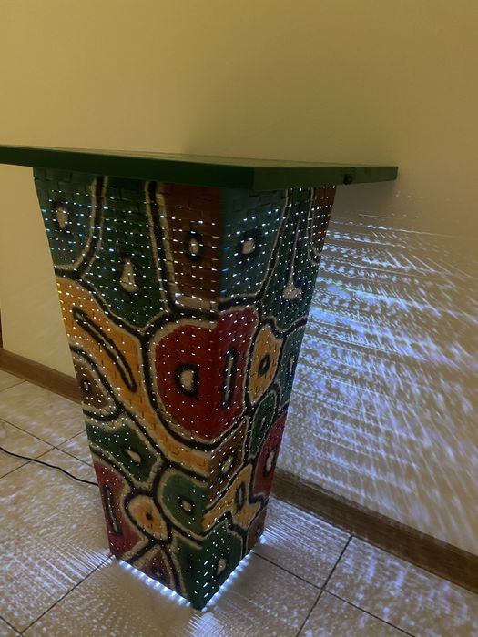 Măsuță de cafea handmade cu iluminare LED – unicat